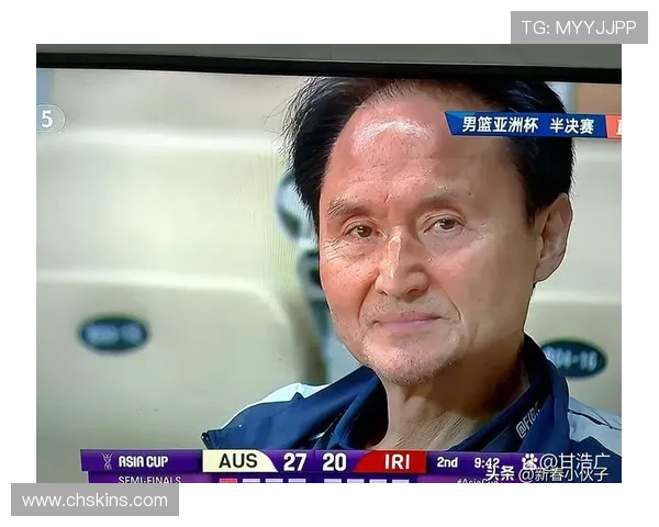 足球明星拍照时意外现身引发粉丝热议瞬间成焦点 足球明星拍照时意外现身引发粉丝热议瞬间成焦点