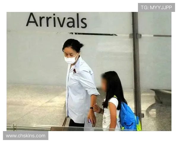 在中国街头偶遇足球明星的奇妙时刻与精彩瞬间 在中国街头偶遇足球明星的奇妙时刻与精彩瞬间