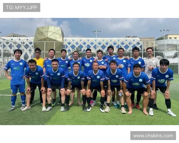 足球明星传递温暖爱心瞬间汇聚精彩图片分享