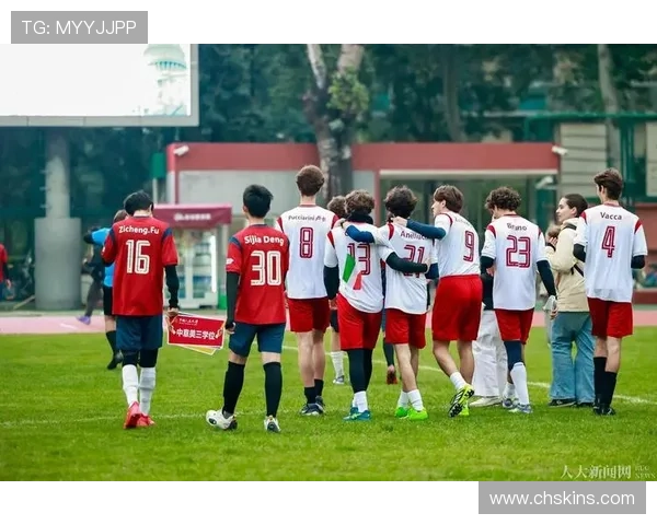 足球明星们的亲密时刻合照分享展现友谊与竞技精神的精彩瞬间